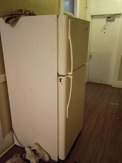 Refrigerator call me at (contact info removed) Capri
