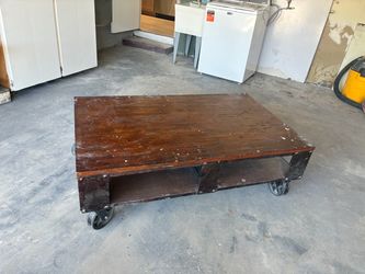 Rolling coffee table