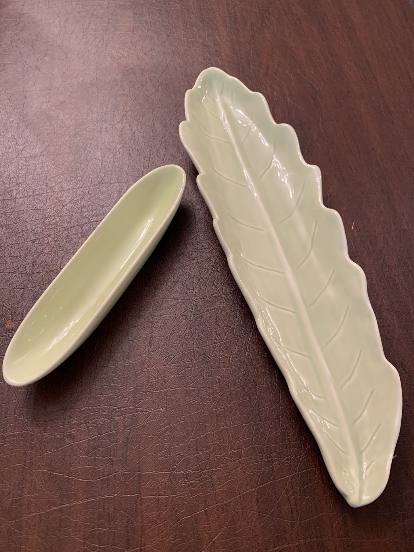 Stonfeld’s China - Green and Lettuce Leaf Serving Tray