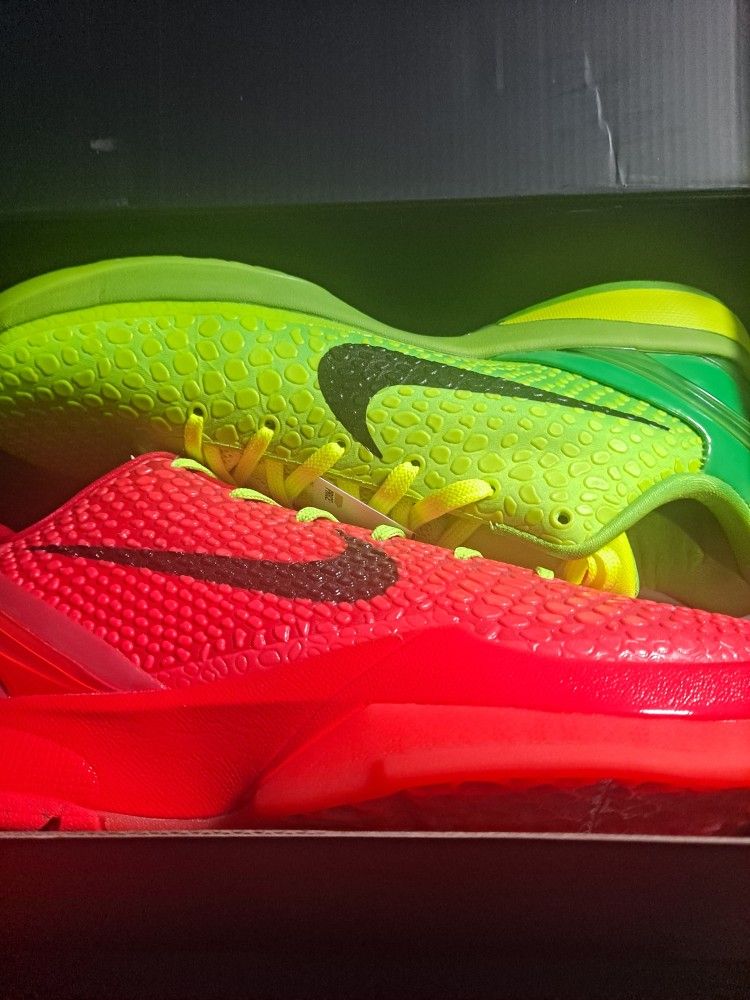 Kobe Grinch Reverse Grinch Shoe