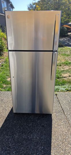 Ge fridge size 28w 29 1/2d 64h) I Can Help You With Free Delivery Within 10 miles distance