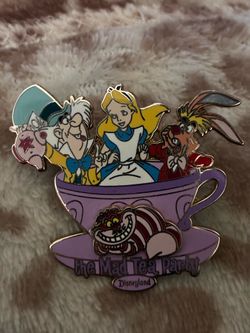 Mad tea party 3d Disneyland pin 2008