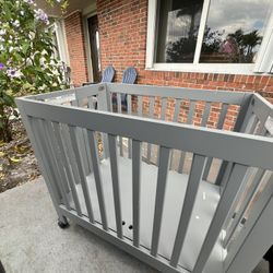 Small Baby Crib- Cuna Para Bebé Pequeña 