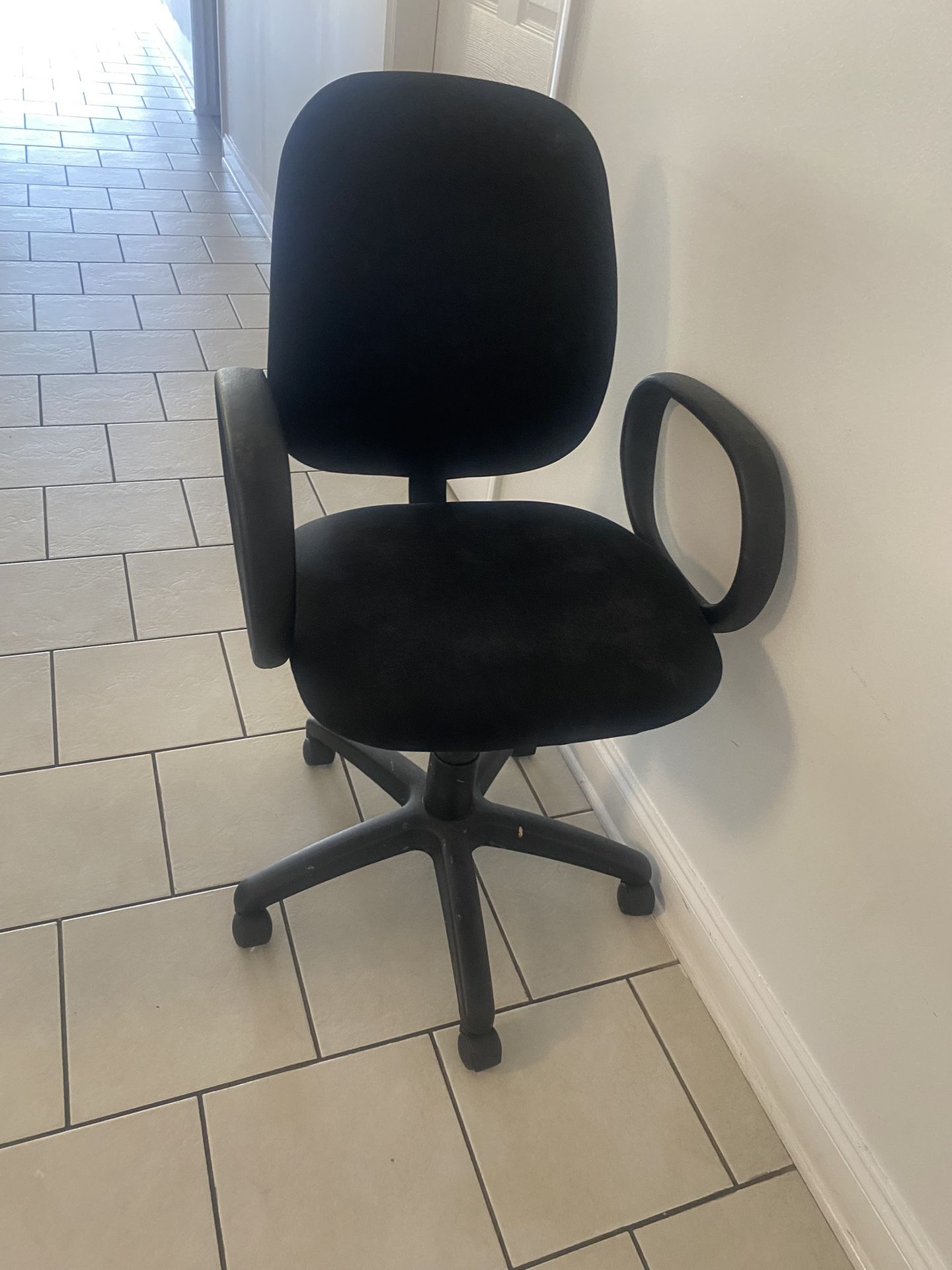 OFFICE CHAIR