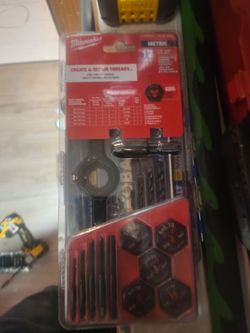 Milwaukee 17 pc. Metric Tap and Die set