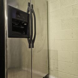 Kenmore Refrigerator Working Perfectly Fine Very Clean I Can Deliver To You 90 Days Warranty 