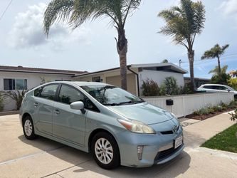 2013 Toyota Prius Plug-In Hybrid – Clean Title – Runs Great