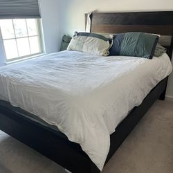 Rooms To Go Queen Bed frame and Dresser 