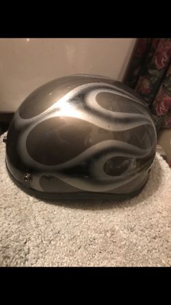 Very nice motorcycle skull helmet DOT medium to large only $40 firm