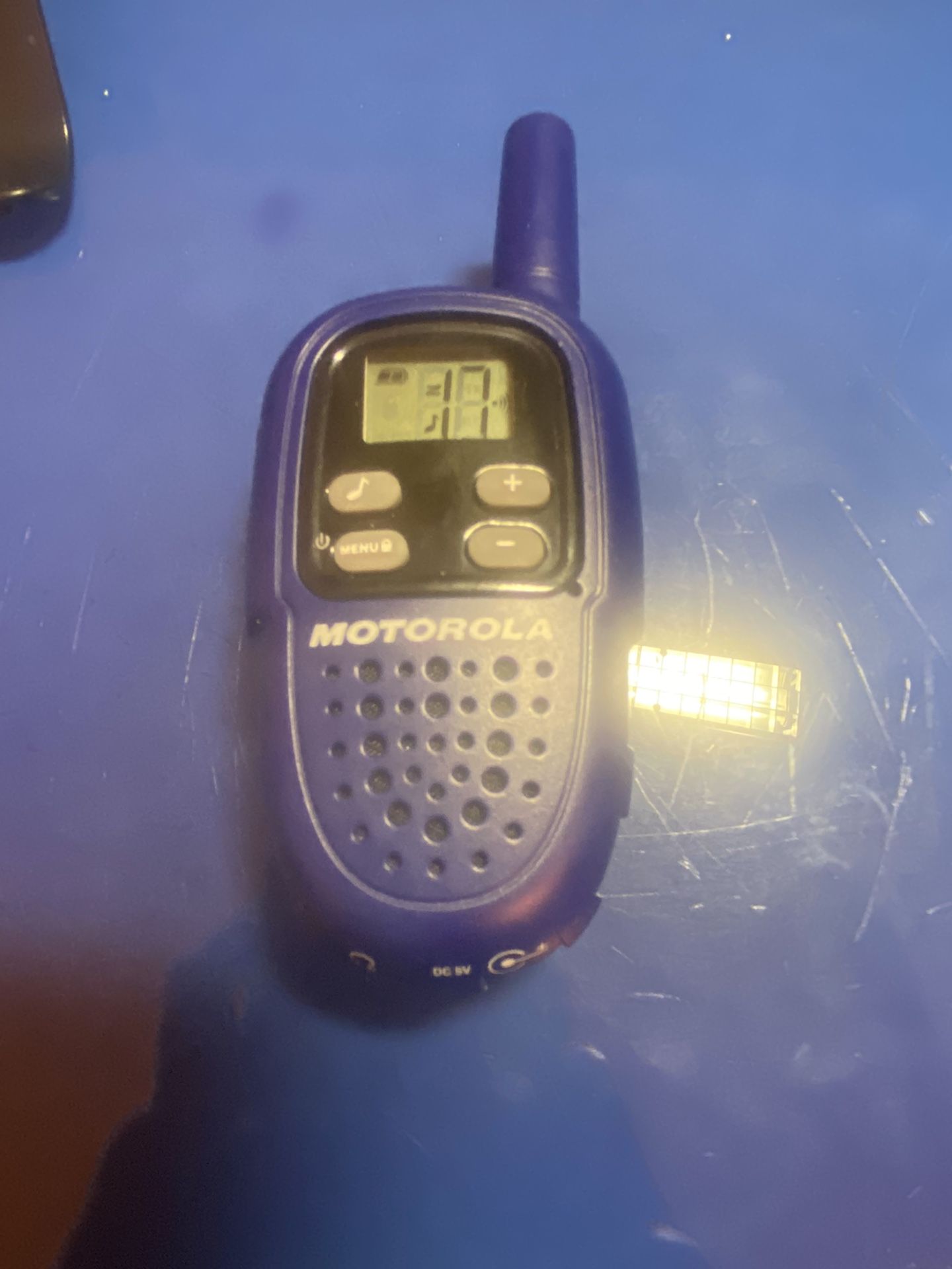 Motorola 10 Miles Talkabout FV300 Blue Portable Handheld 22 Channels FRS Two Way Radio Single