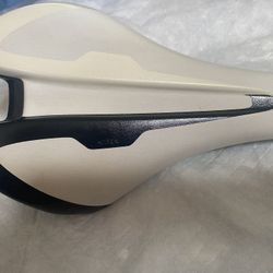 Giant Contact SL Saddle White VL-1753