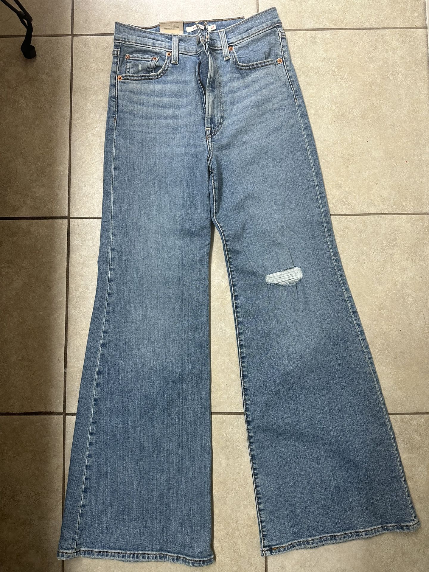 New. Levi‘s Jean