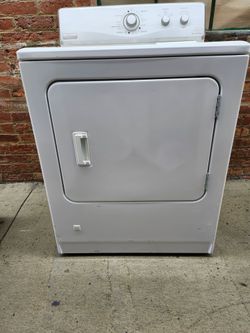 Maytag drayer in good working condition