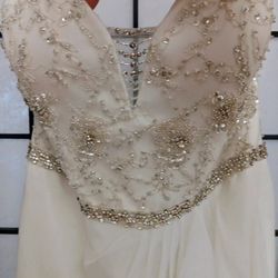 NEW! Ivory Extra Beaded wedding dress size 6 Soft Flowing Gorgeus Jasmine Design
