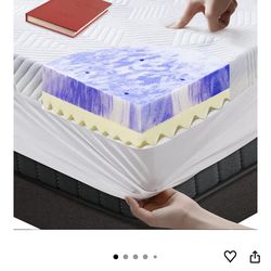 King 3” memory foam topper new in box $70