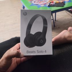 Beats SOLO 4