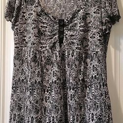 2X Woman's Notations Short Sleeve Accordion Style Blouse 