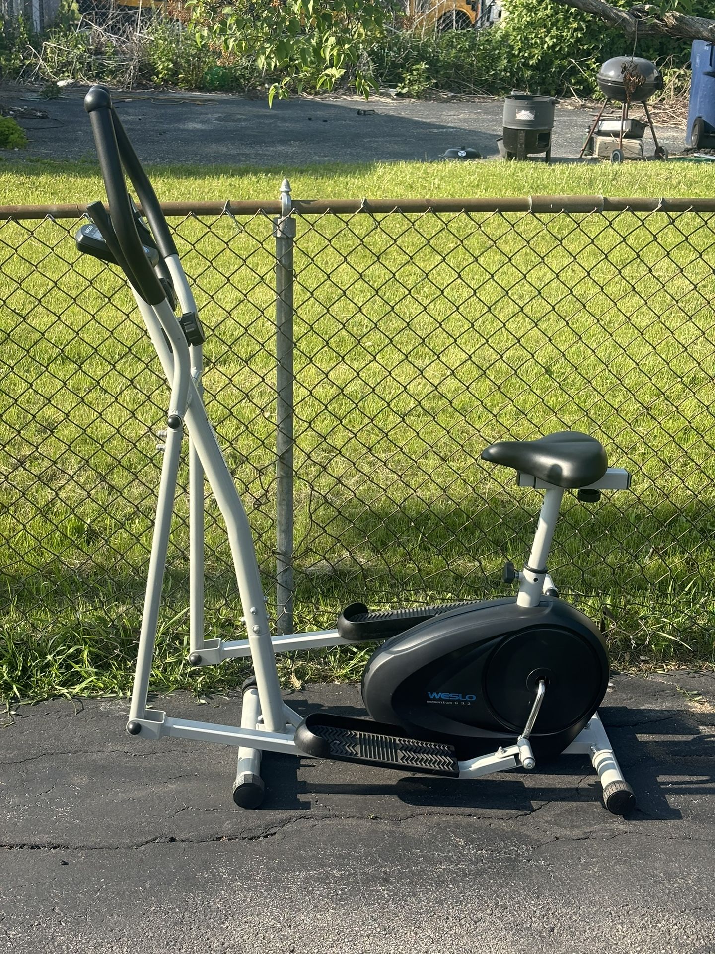 Weslo Momentum G 3.2 Elliptical with Seat – Like New