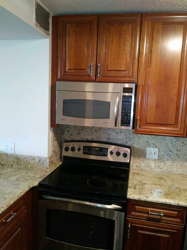 Full Kitchen set, and appliances.. for Sale in Chicago, IL