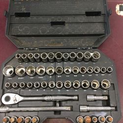 Husky 52 PC MECHANICS SOCKET TOOL SET 1/2” DRIVE DEEP SHALLOW TORX STAR
