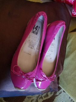 Flat shoes size 4