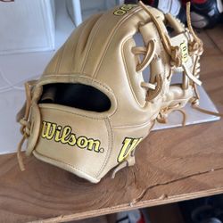 Wilson A2000 baseball glove 