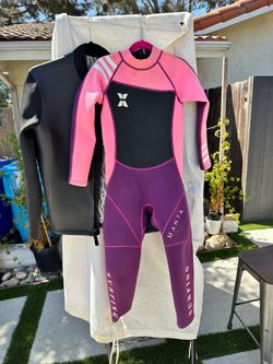 Girls wetsuit 8 yr old ish (kids XL)