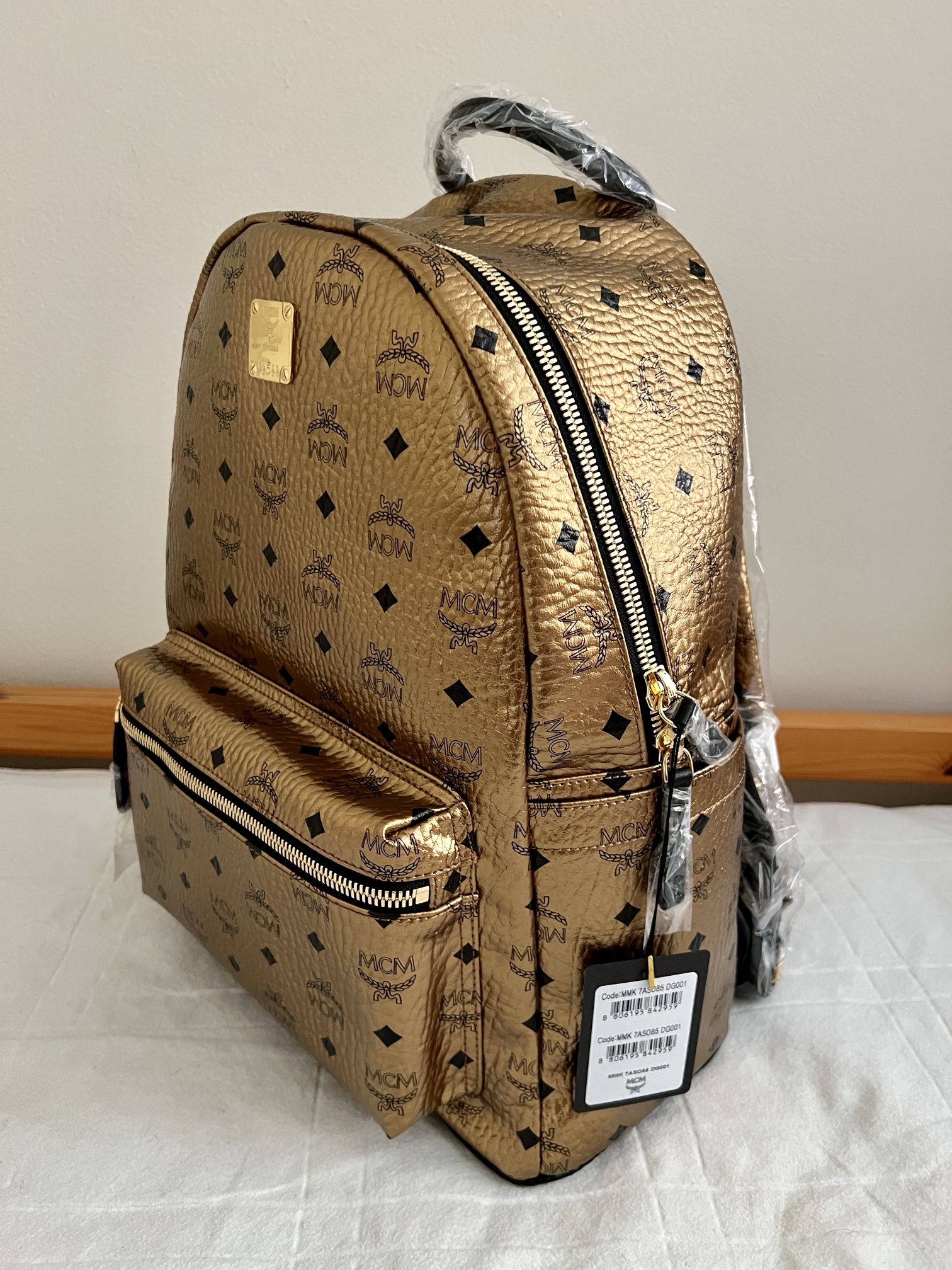 MCM Medium Stark Backpack in Gold Visetos