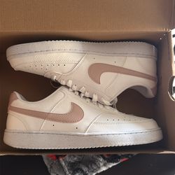 Nikes Unisex Woman's 10 Men's 8.5 $50