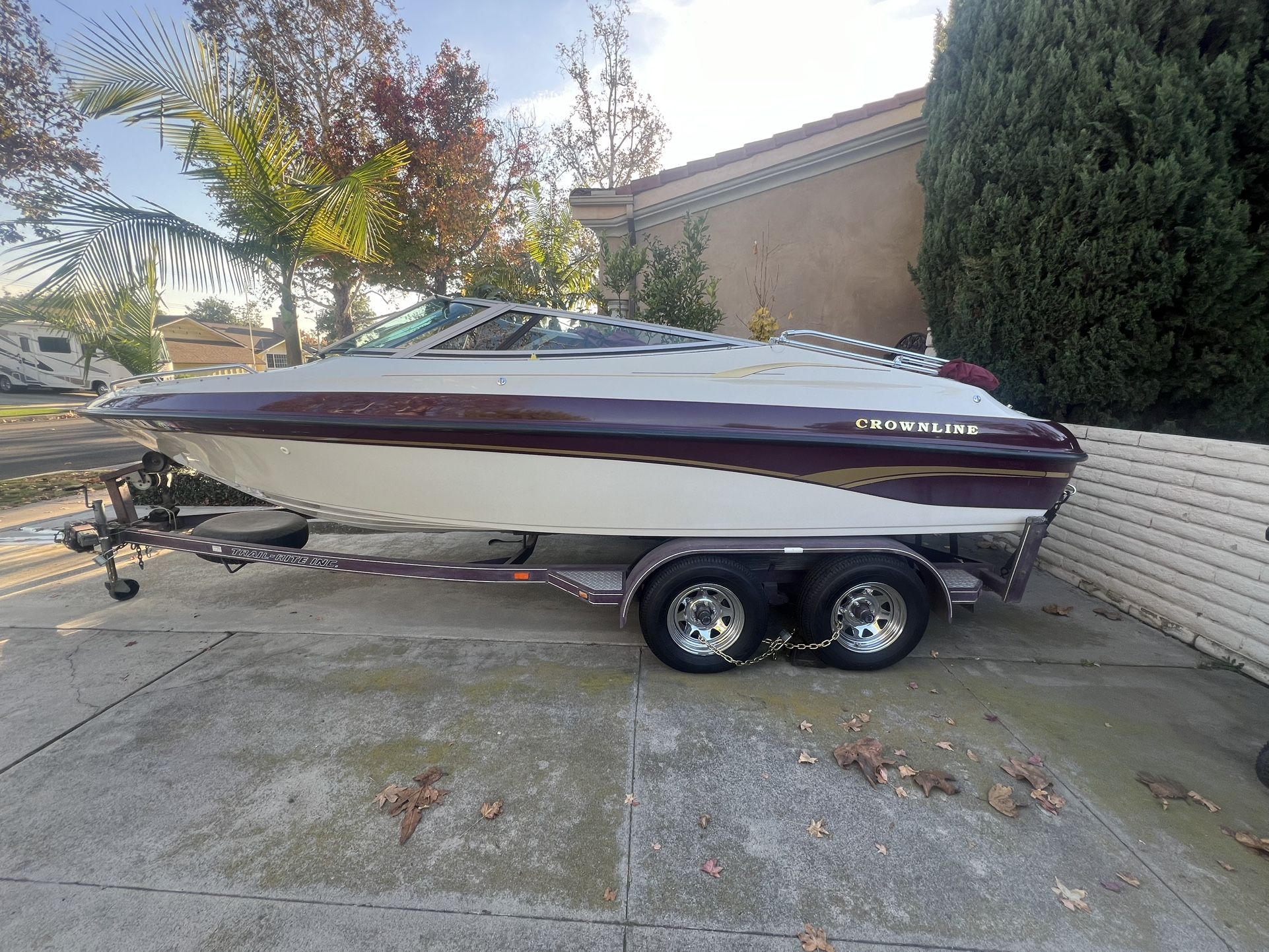 2000 Crownline 21’ Boat