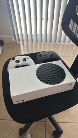 Xbox series S Digital with 2 controllers