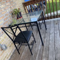 Outdoor/Indoor Set Table And Chairs 