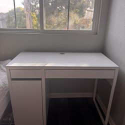 IKEA MICKE Desk