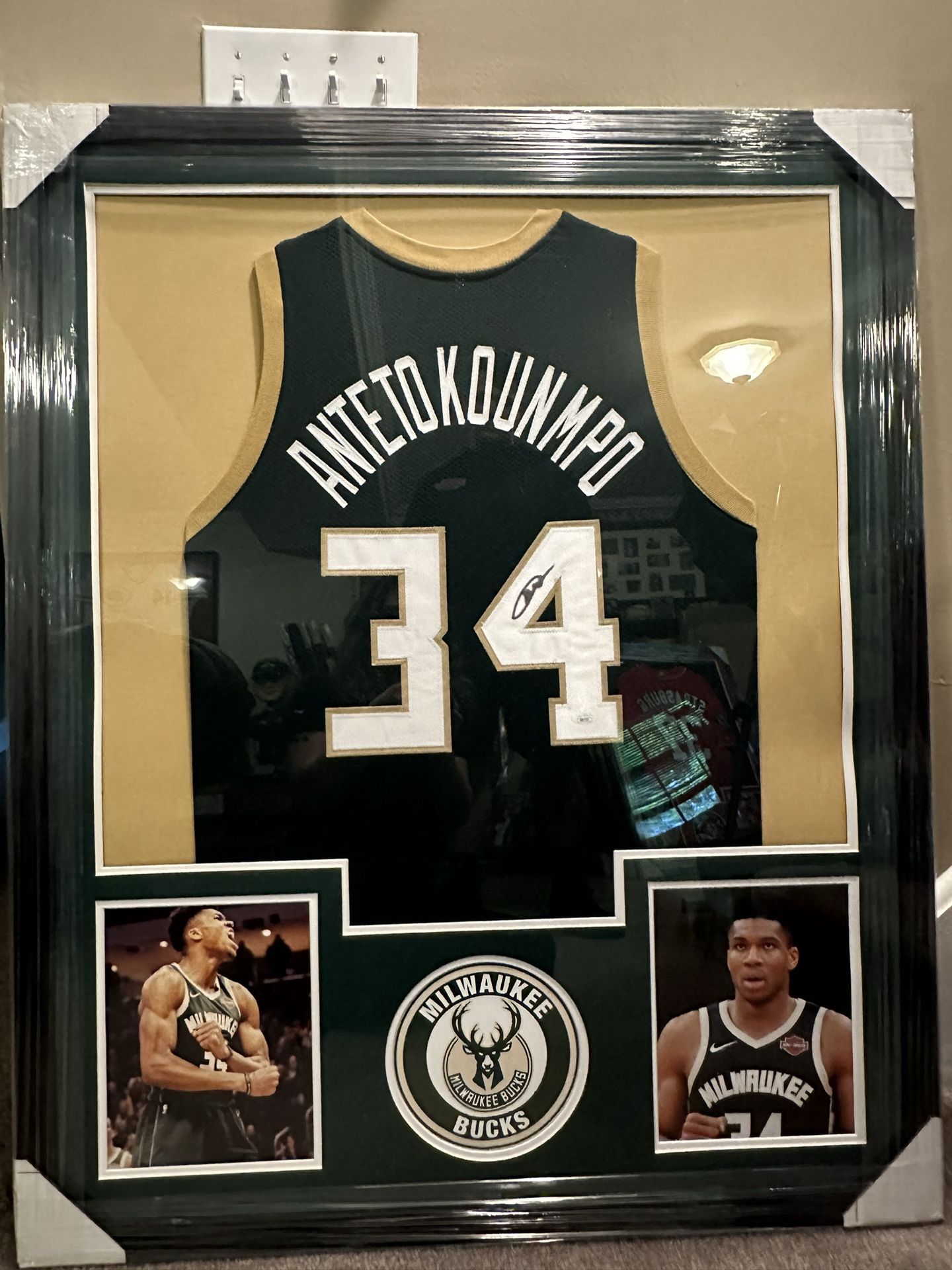 Giannis Autographed jersey