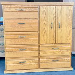 Oak Wood Gentleman’s Dresser with 7 Drawers and Cabinet