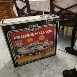 Millennuium Falcon Toys R Us Exclusive
