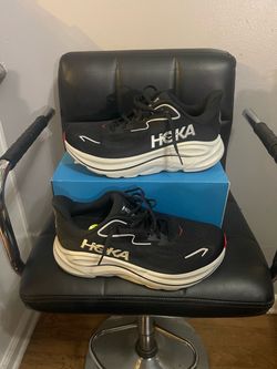 Hoka Clifton 10/ Size 9 2E Men’s $100
