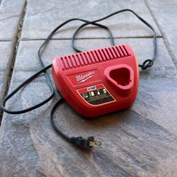 Milwaukee M12 Battery Charger 