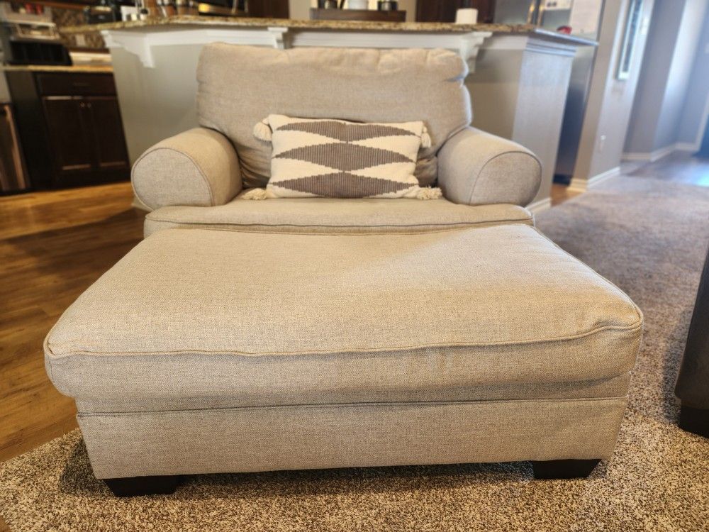 Arbhor Knoll Oversized Chair & Ottoman 