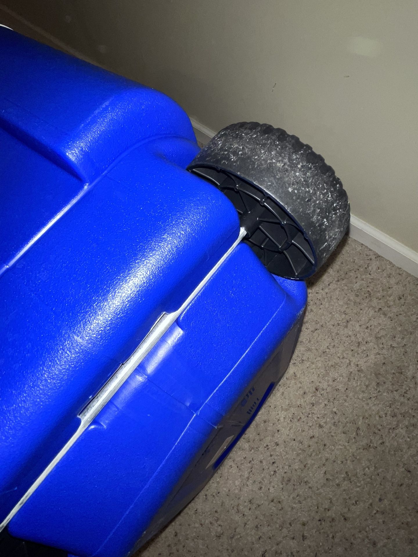 Igloo Cooler On Wheels 38 Quarts