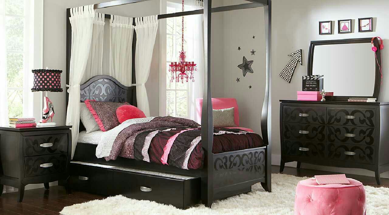 REDUCED, WOW! GIRLS' 14 PC. ROOMS TO GO BELLE NOIR BEDROOM SET!