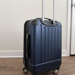 Ricardo Expandable 22" Carry-On Spinner luggage