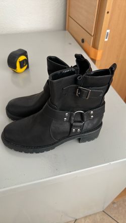 Brand new Kenneth Cole boots