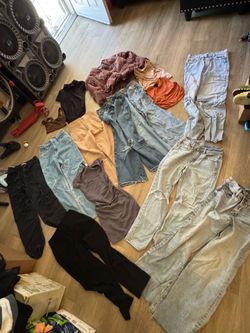 Women's Clothing Bundle - Abercrombie & Fitch, PacSun, Zara/ size :small and jeans size 4/5 selling the bundle together