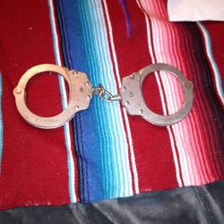 P E E R L E S S H A N D C U F F . Co.  No Key You Can Pick It Up Quartermaster