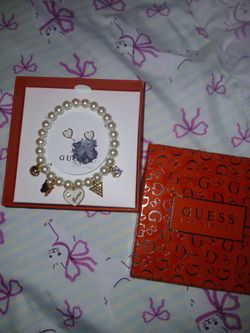 New guess bracelet and earring gift set