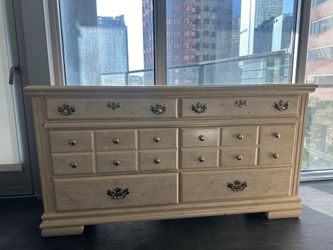 9-Drawer Solid Wood Dresser – French Cream, Great Condition