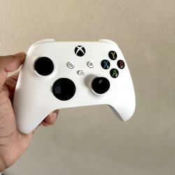 White Xbox Series X Or S Or Xbox One Controller 