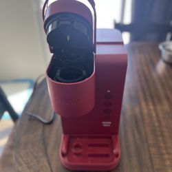 Keurig- Makes  6-10 0z Single Serving 