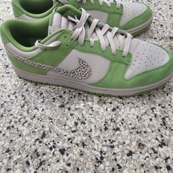 VERY NICE NIKE LOW AS SAFARI SWOOSH CHLOROPHYLL MEN'S  SHOES BARLEY USED (12.5) MEN'S 